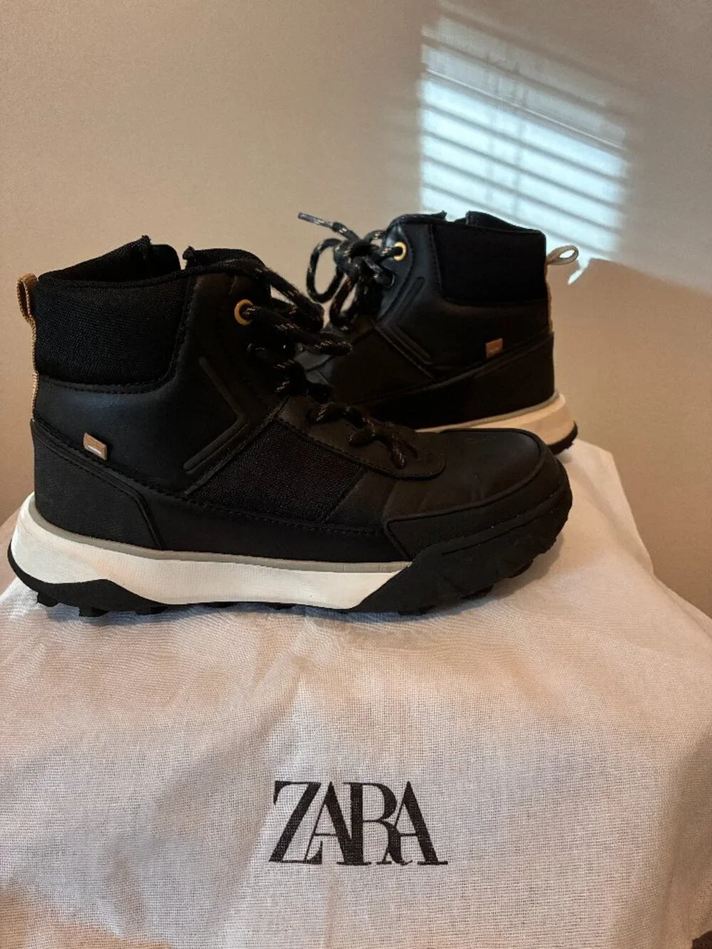 Zara Kids Black High Top Lace Up Sneakers Boots EU 33